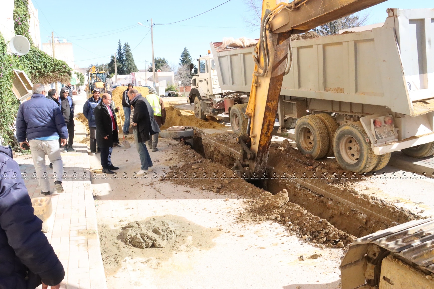 معاينة في ساحة العلم وعين هارون  للأضرار التي لحقت بعدد من الطرقات جراء سيلان مياه الأمطار 