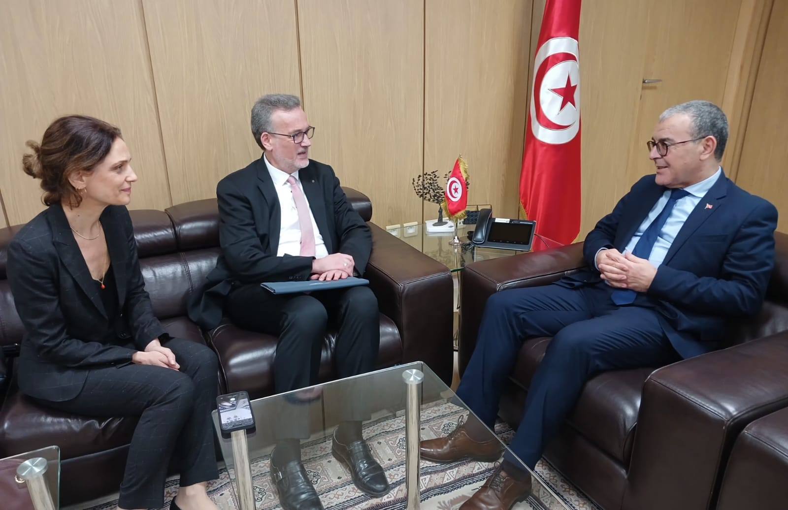 وزير الاقتصاد يجتمع بمسؤول بالبنك الأوروبي للاستثمار والمديرة الجديدة لمكتب البنك بتونس