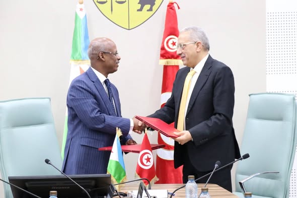 إمضاء مذكرة تفاهم بين تونس وجمهورية جيبوتي لتعزيز التعاون وتبادل الخبرات في مجال الصحّة و الطب عن بُعد.