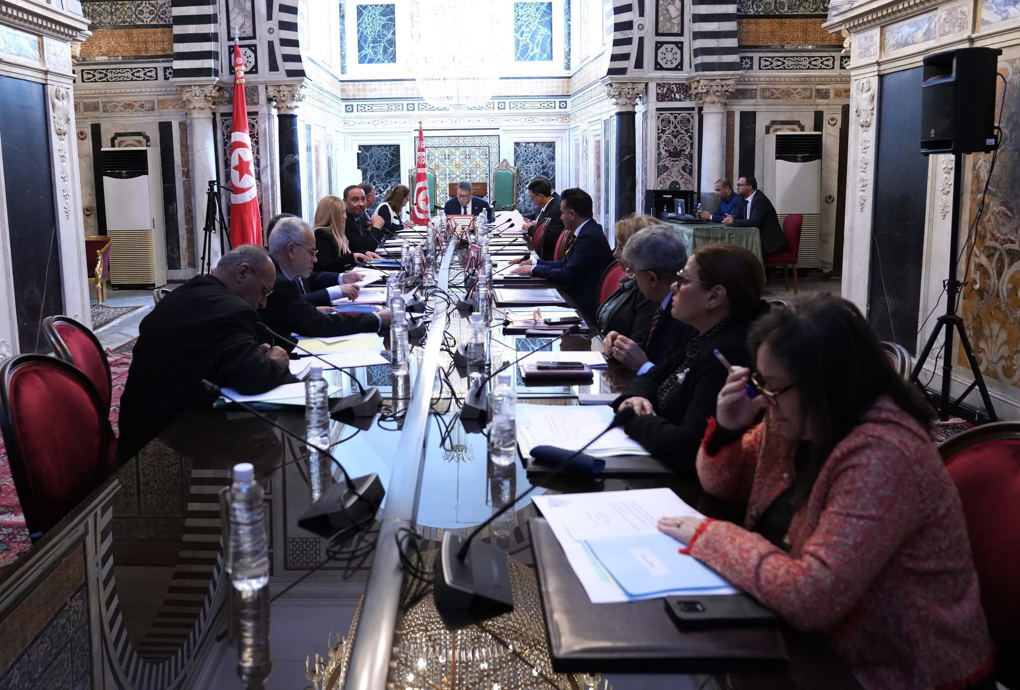 مكتب البرلمان يطالب باحترام الضمانات الدستورية المكفولة لكل نائب في كل تتبع جزائي أو قضائي