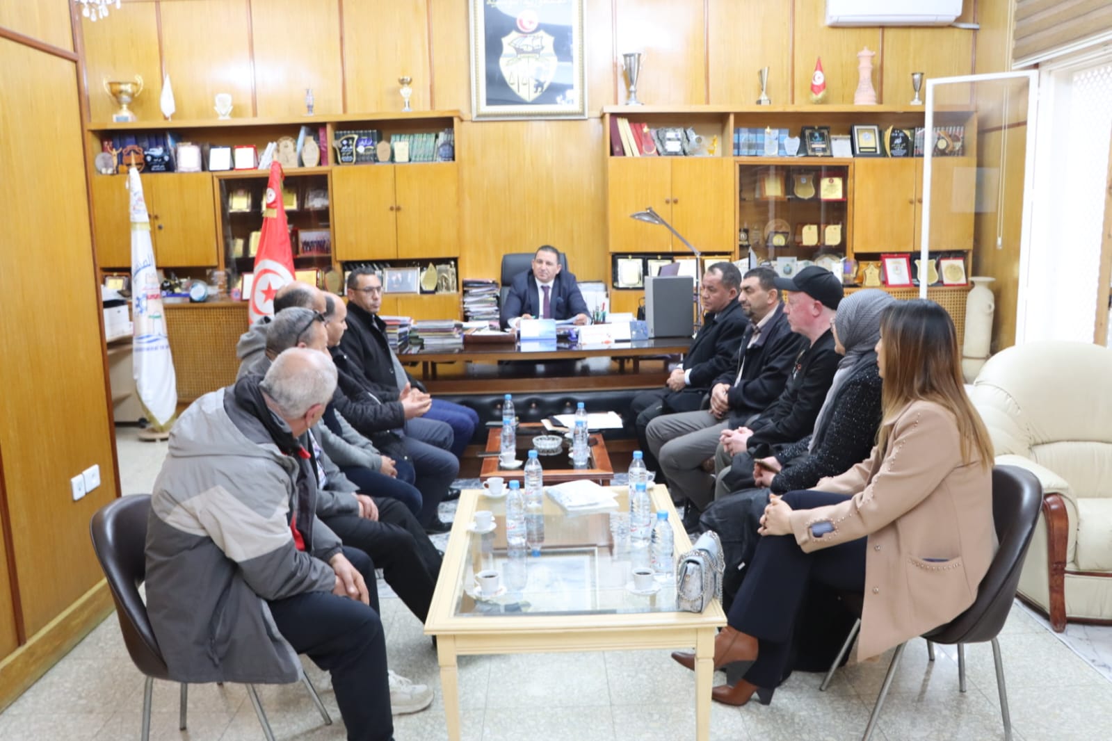 الجمعية الرياضية النسائية بطبلبة محل استقبال والي الجهة في إطار العناية ودعم الرياضة النسائية 