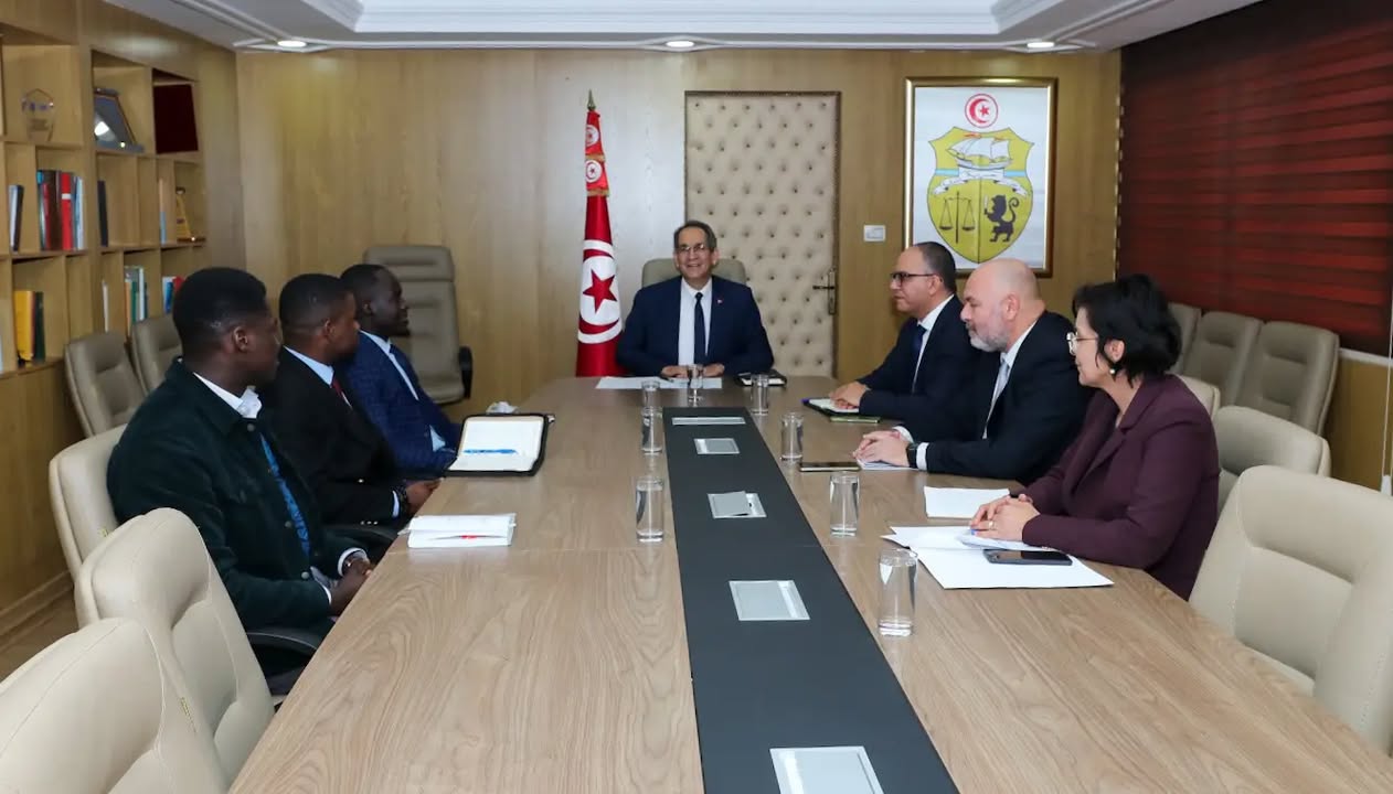 وزير التعليم العالي والبحث العلمي يستقبل وفدا عن جمعية الطلبة والمتربّصين الأفارقة بتونس