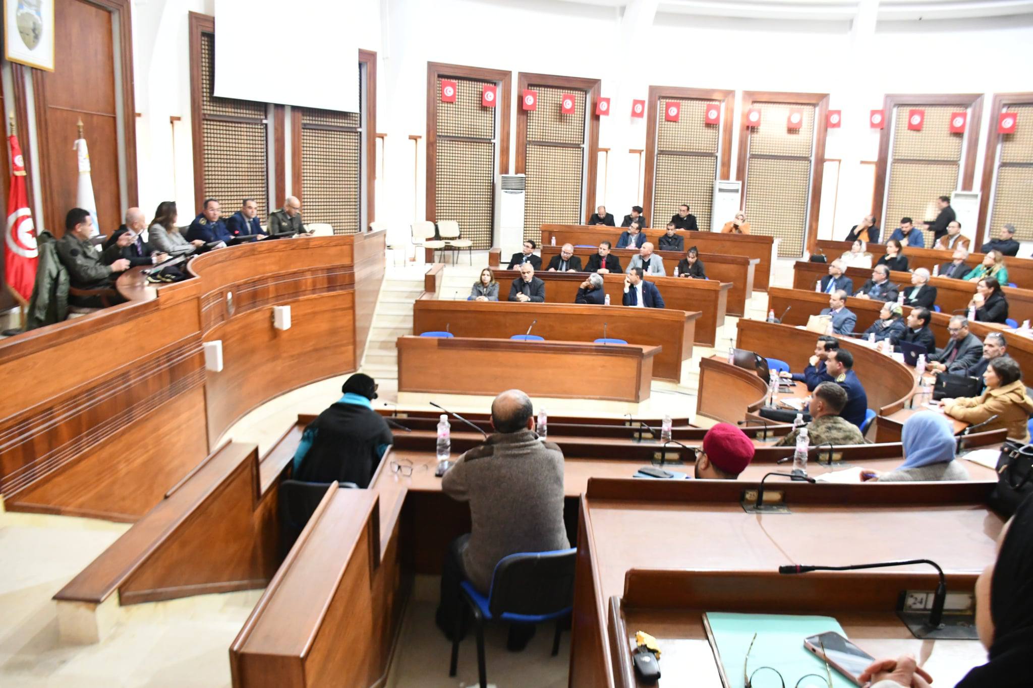 إجتماع اللجنة الجهوية لتفادي الكوارث ومجابهتها وتنظيم النجدة بمقر ولاية نابل