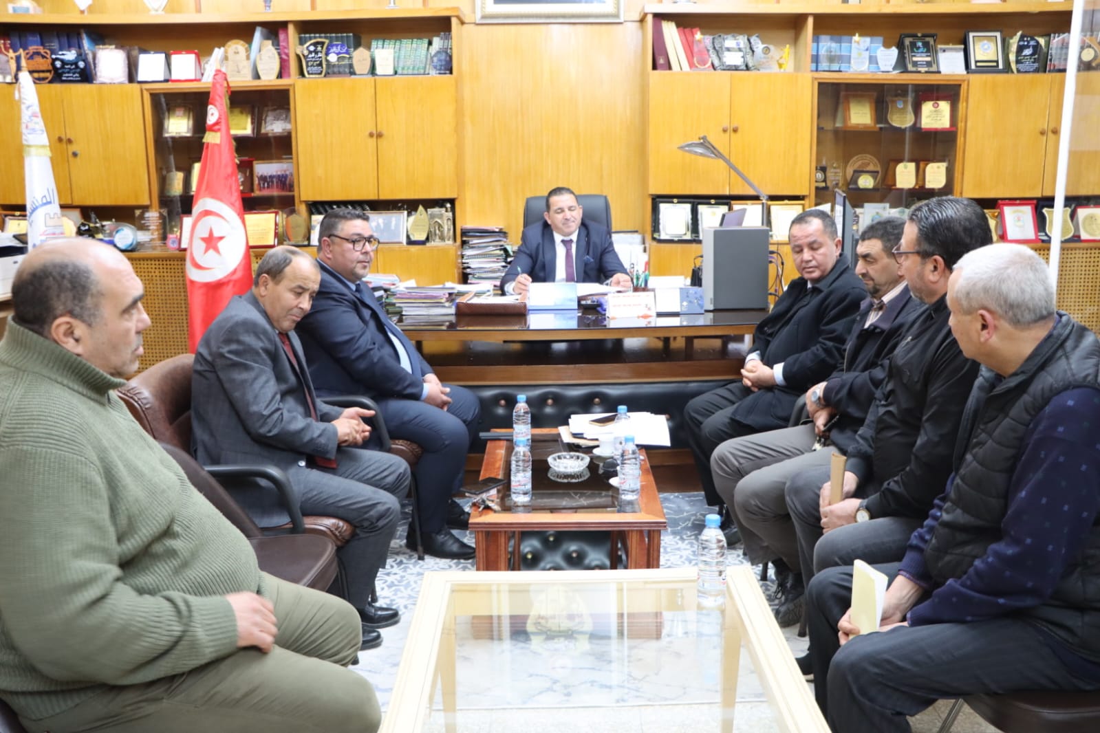 والي المنستير يستقبل رؤساء وأعضاء الهيئات المديرة لثلاث جمعيات رياضية ناشطة بالجهة.