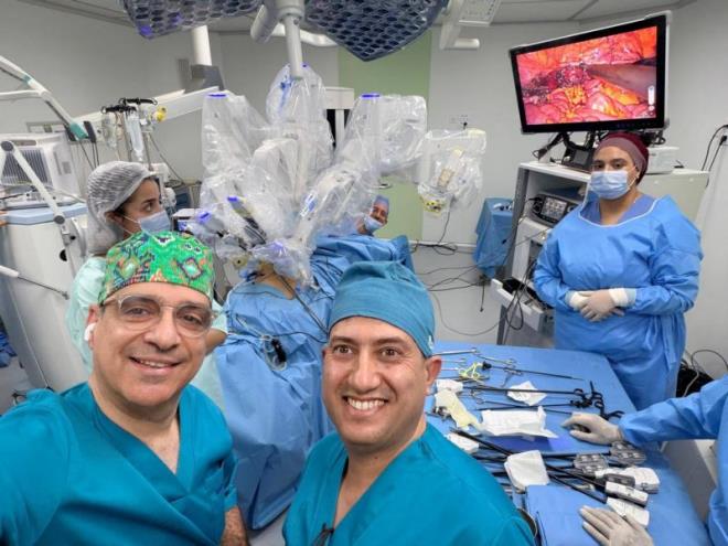 أول عمليّة استئصال رحم بالجراحة الروبوتية في مستشفى شارل نيكول بتونس (وزارة الصحة)