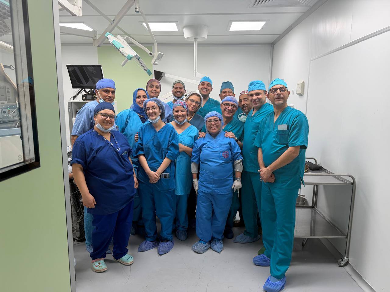 لأوّل مرّة في تونس: عمليّة استئصال رحم بالجراحة الروبوتية بكفاءات تونسية بمستشى شارل نيكول.