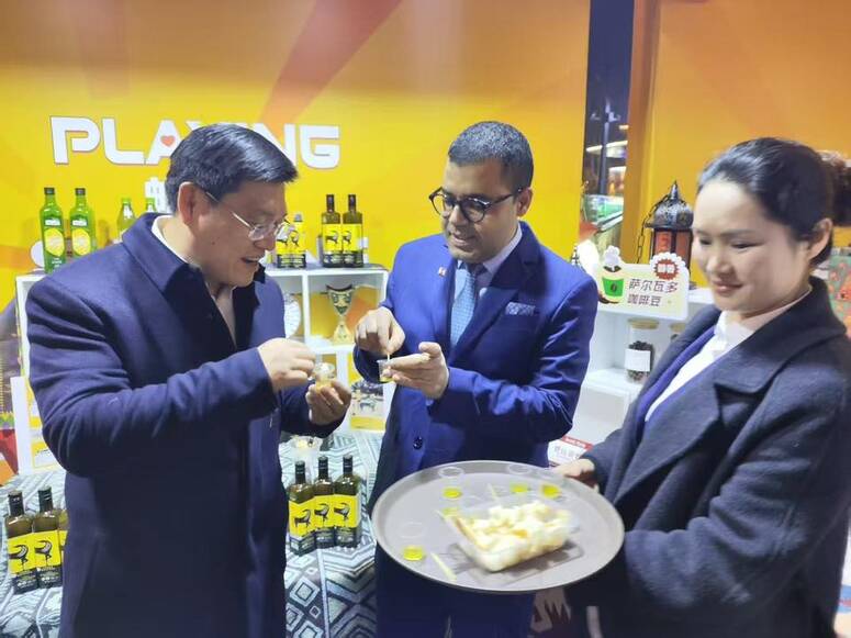 سفارة تونس ببكين تشارك في تظاهرة تجارية ثقافية بمقاطعة "هوباي"