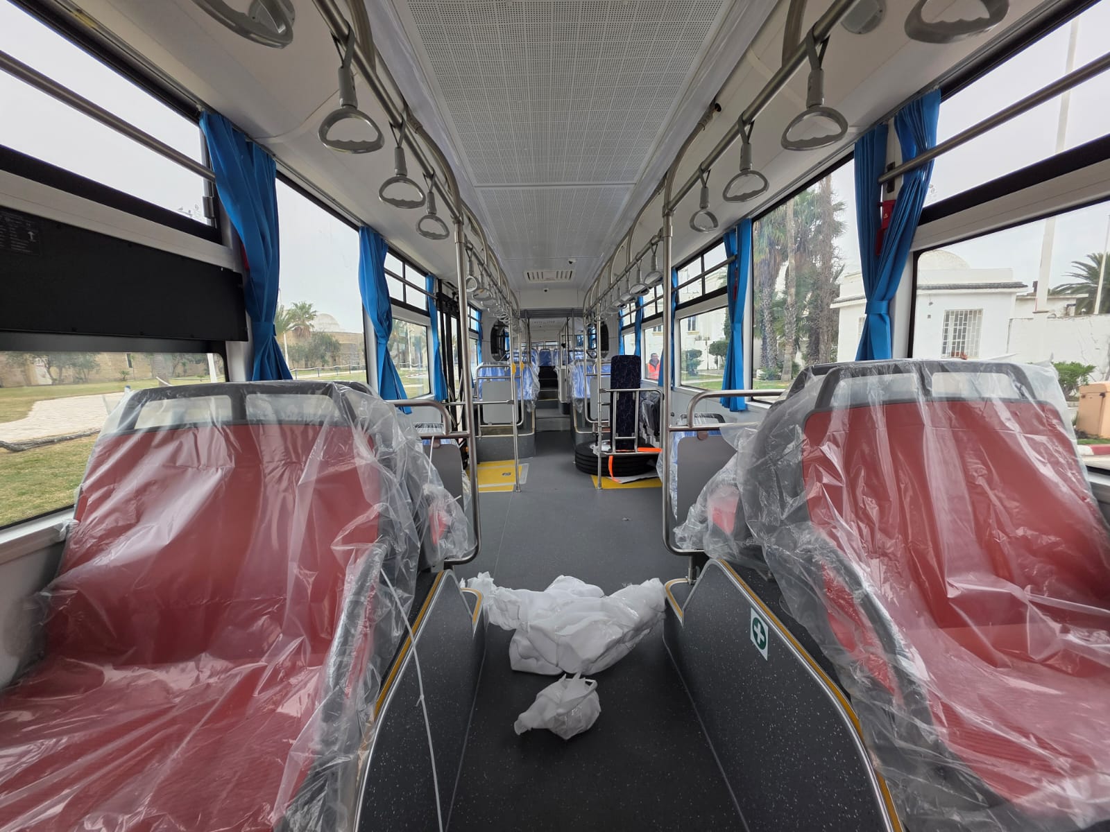 وصول دفعة من الحافلات إلى ميناء حلق الوادي ضمن صفقة دولية لاقتناء 461 حافلة جديدة