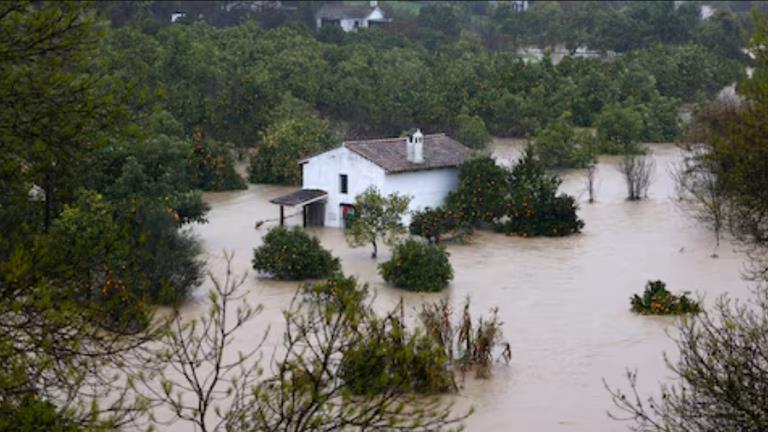 عاصفة "مارتا" تضرب إسبانيا والبرتغال وتخلف وفيات وأضرارا كبيرة