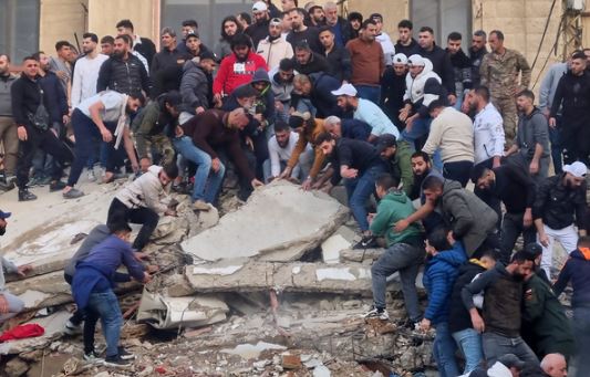 لبنان: وفاة 6 أشخاص جراء انهيار مبنيين في طرابلس