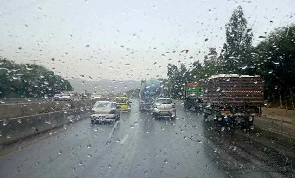 طقس أحيانا كثيف السحب بالشمال مع أمطار متفرقة