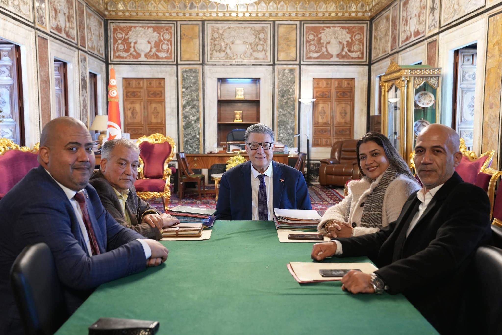 رئيس مجلس نواب الشعب يلتقي أعضاء مكتب لجنة الصحة 