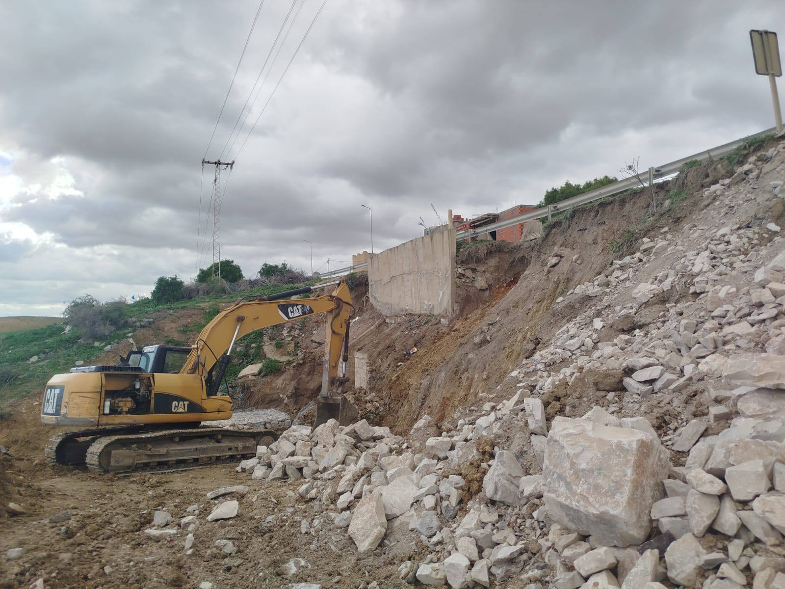 ولاية سوسة: مواصلة عمليات الصيانة للطرقات و المسالك المتضررة من التقلبات المناخية