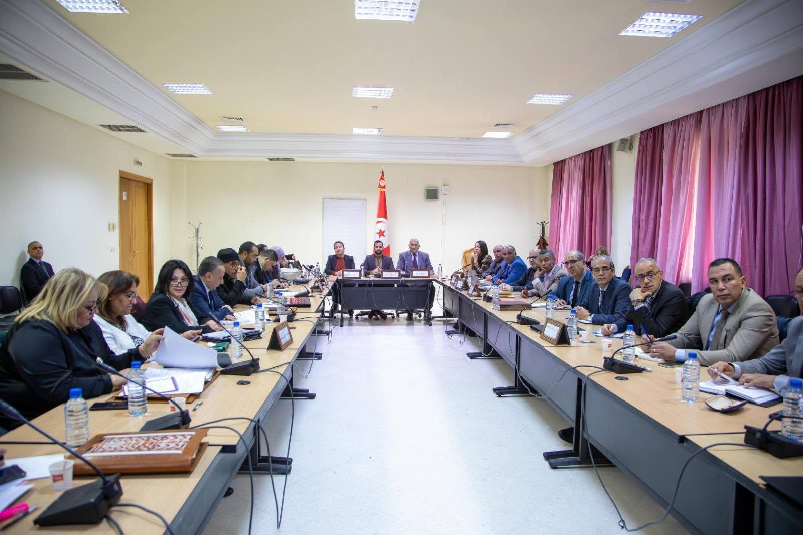 لجنة الخدمات والتنمية الإجتماعية بالمجلس الوطني للجهات والأقاليم تستمع إلى ممثّلي وزارة الشؤون الإجتماعية