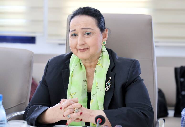 وزيرة الشؤون الثقافية تؤكد على أهمية التشاور بين المؤسسات الراجعة لها بالنظر وعلى أهمية العمل الأفقي لما فيه مصلحة الفعل الثقافي