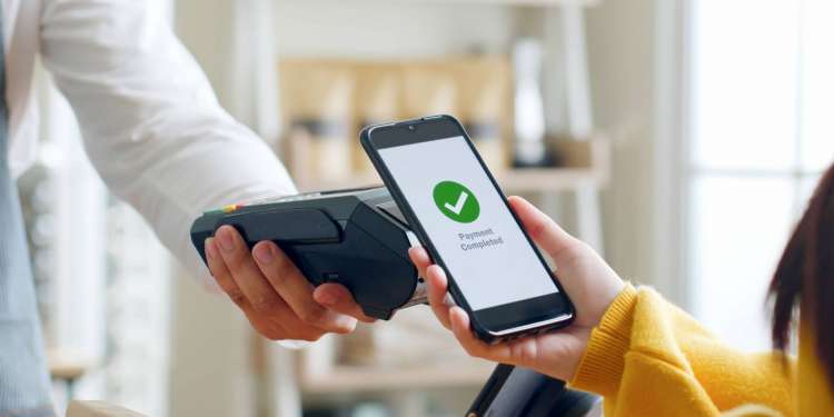 سنة 2025: تطور آليات الدفع عبر الجوال بـ81% وتراجع قياسي لاستعمال الشيكات