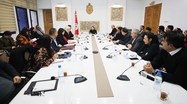 وزيرة الشؤون الثقافية تؤكد على أهمية التشاور بين المؤسسات الراجعة لها بالنظر وعلى أهمية العمل الأفقي لما فيه مصلحة الفعل الثقافي