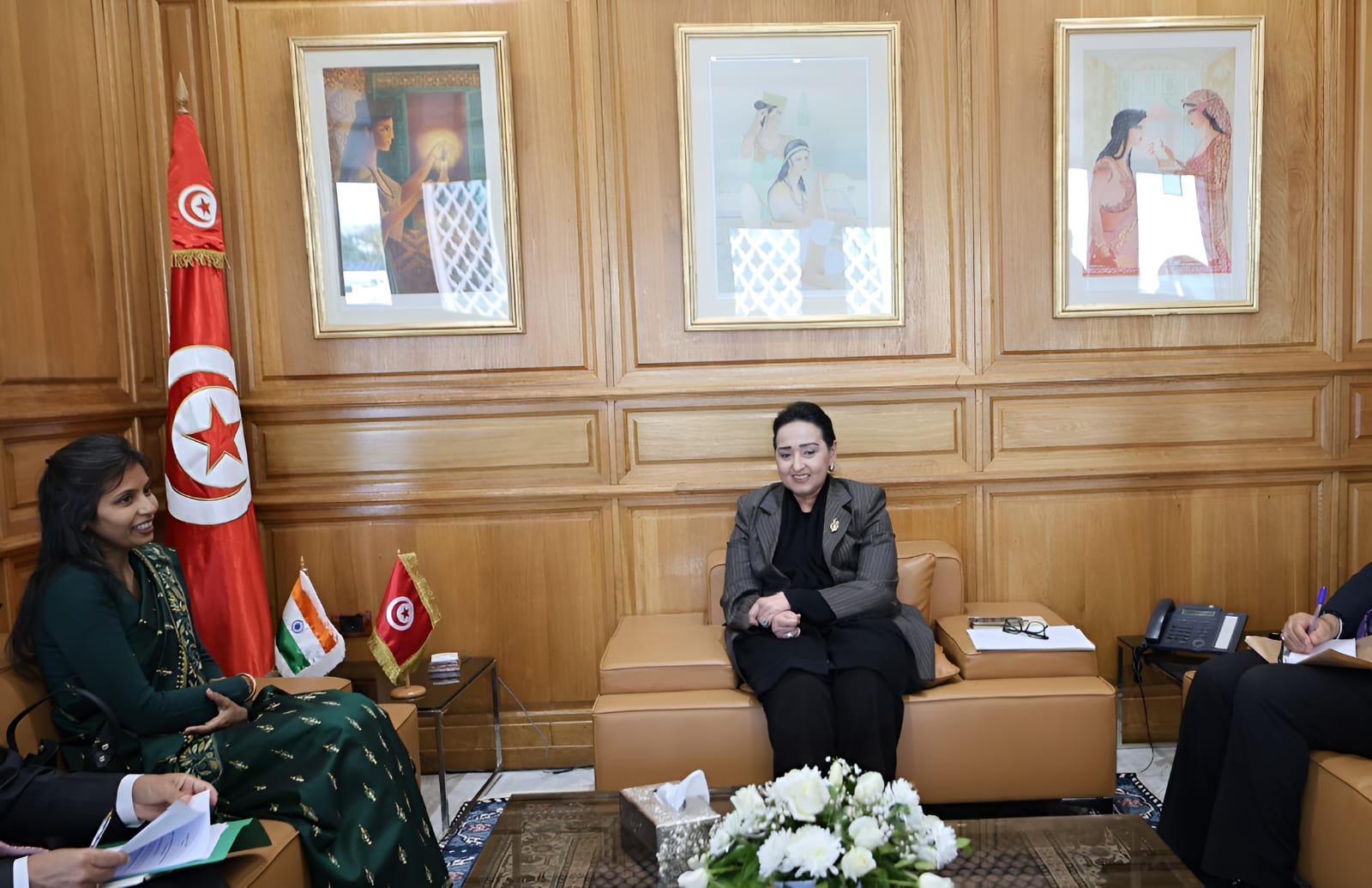 تعزيز التعاون الثقافي وتطوير الشراكات الثنائية محور لقاء وزيرة الشؤون الثقافية بسفيرة الهند في تونس