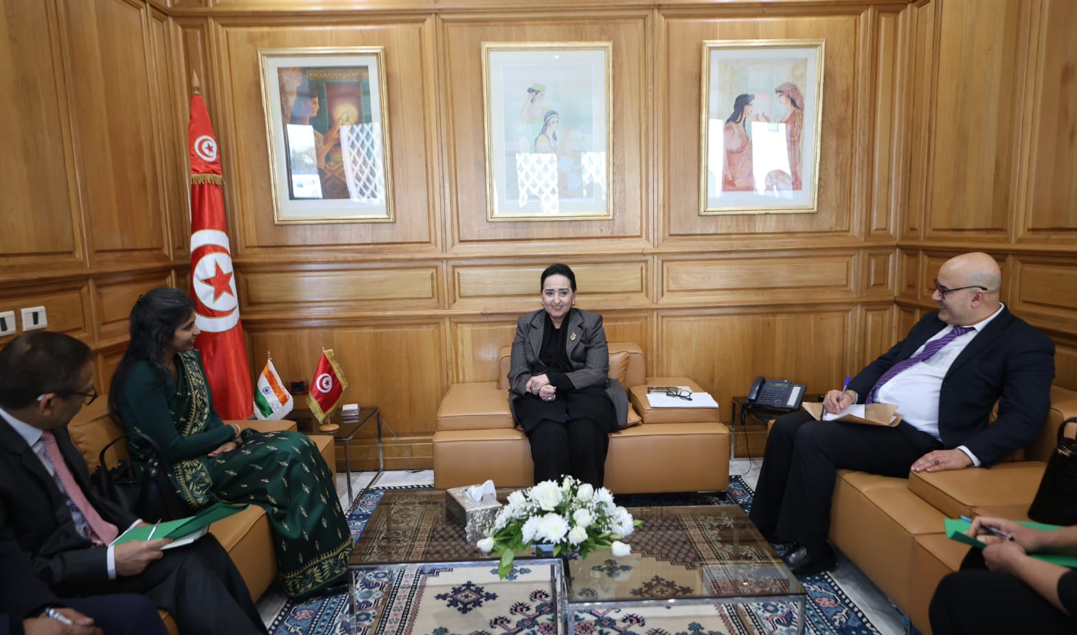 تعزيز التعاون الثقافي وتطوير الشراكات الثنائية محور لقاء وزيرة الشؤون الثقافية بسفيرة الهند في تونس