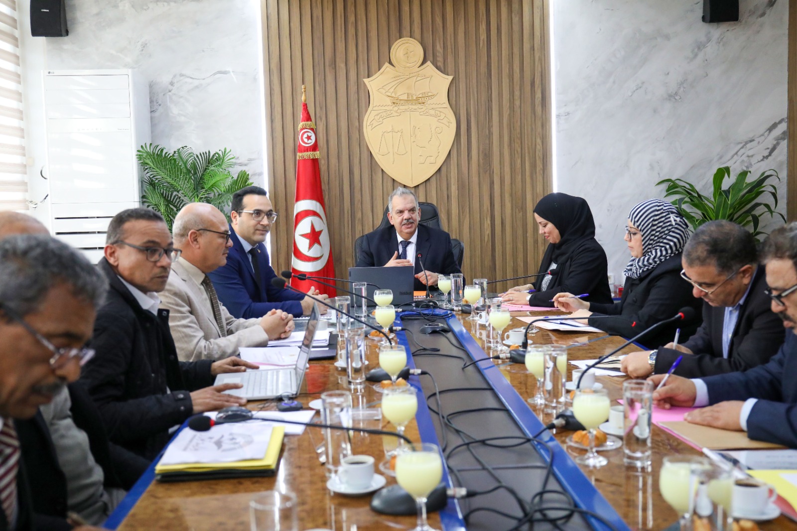 وزير الشباب والرياضة يؤكد على ضرورة العمل من اجل ان تكون مدينة توزر قطبا للسياحة الرياضية والشبابية ووجهة عالمية لاجراء التربصات الرياضية