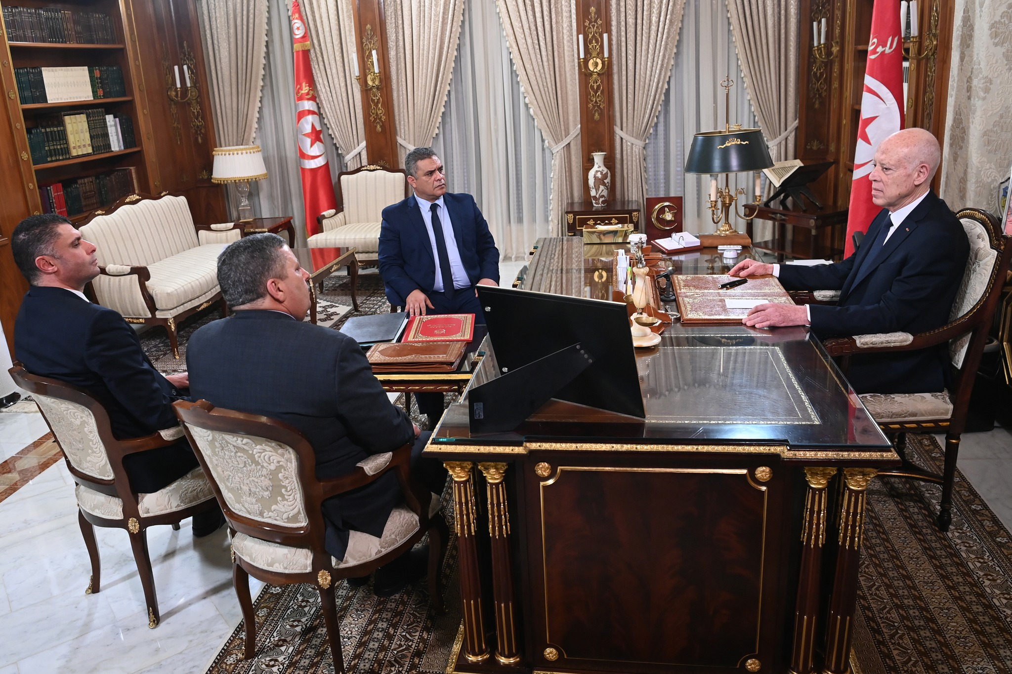 رئيس الجمهوريّة يؤكّد على ضرورة حماية التلاميذ من آفة المخدّرات التي انتشرت داخل المدارس والمعاهد وحولها