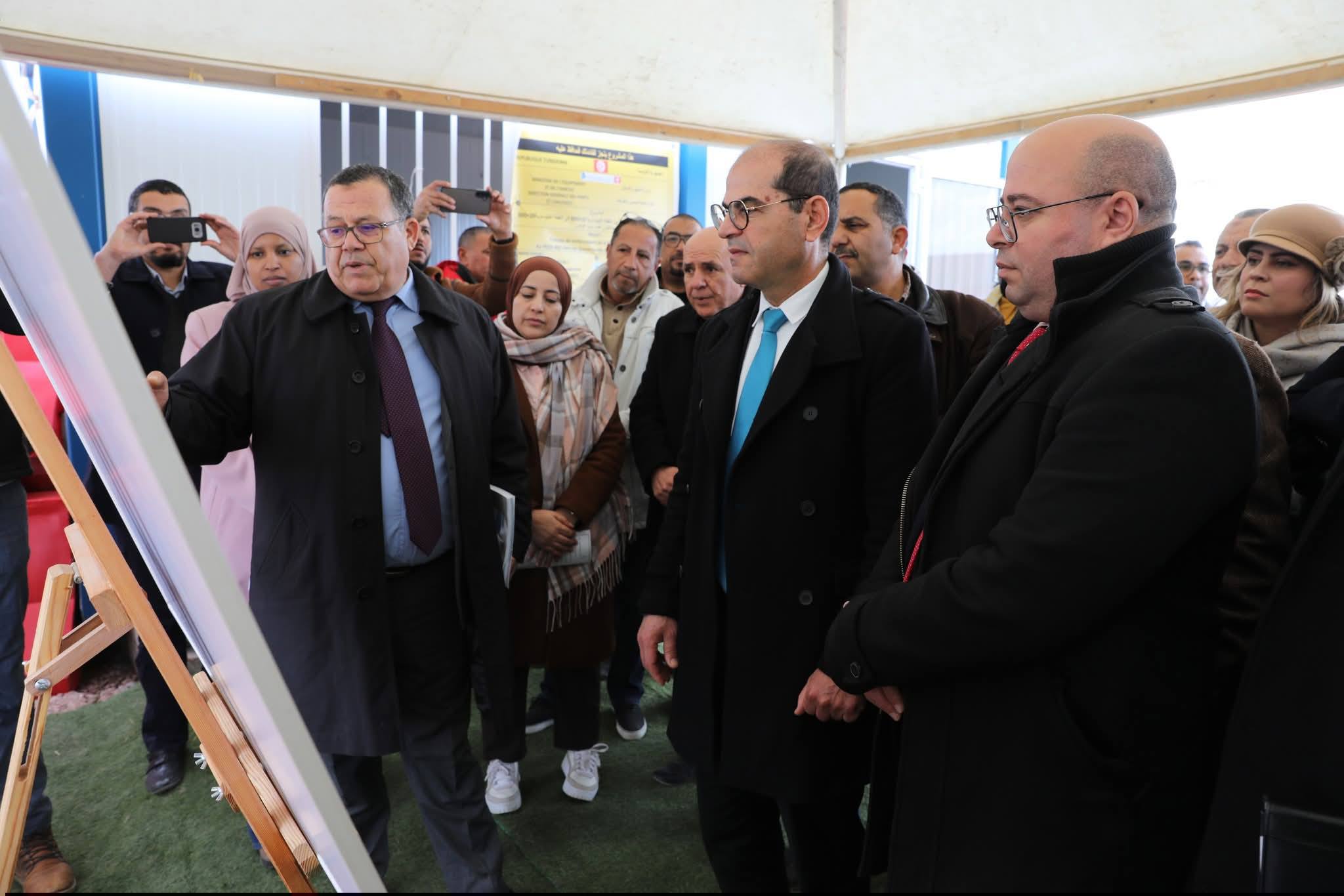 وزير التجهيز يطلع على تقدم أشغال عدد من المشاريع بولاية زغوان.