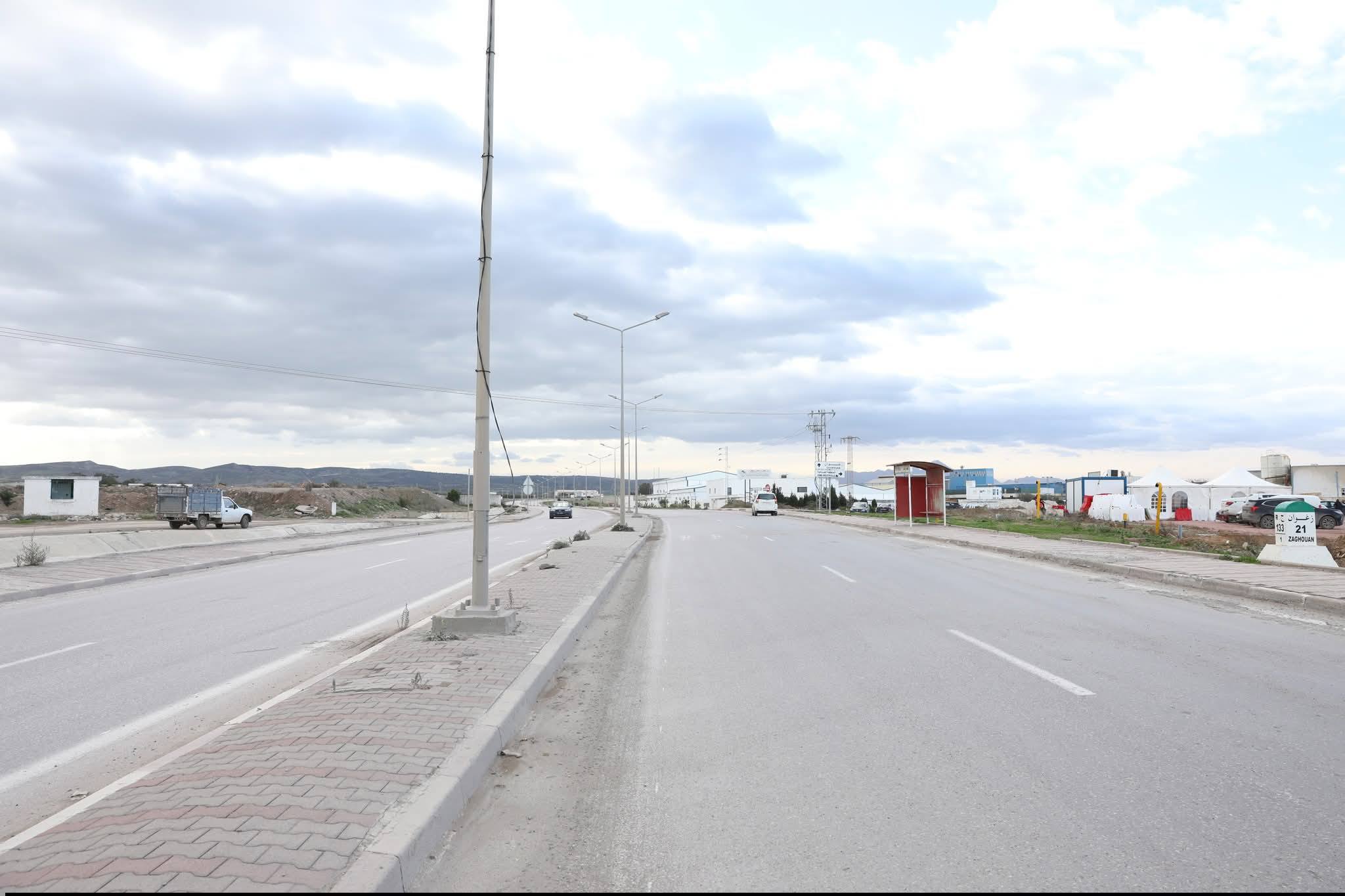 وزير التجهيز والإسكان يعطي إشارة انطلاق تدعيم الطريق الوطنية رقم 3 بولايتي زغوان وبن عروس