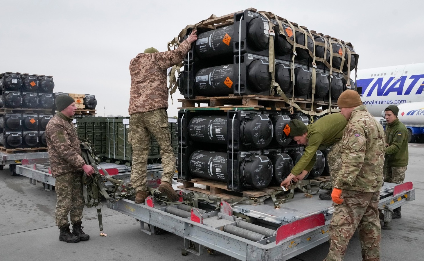 بريطانيا وحلفاؤها يتعهدون بمساعدات عسكرية لأوكرانيا بقيمة 35 مليار دولار