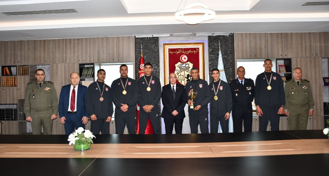 وزير الدفاع الوطني يكرّم المنتخب العسكري للملاكمة