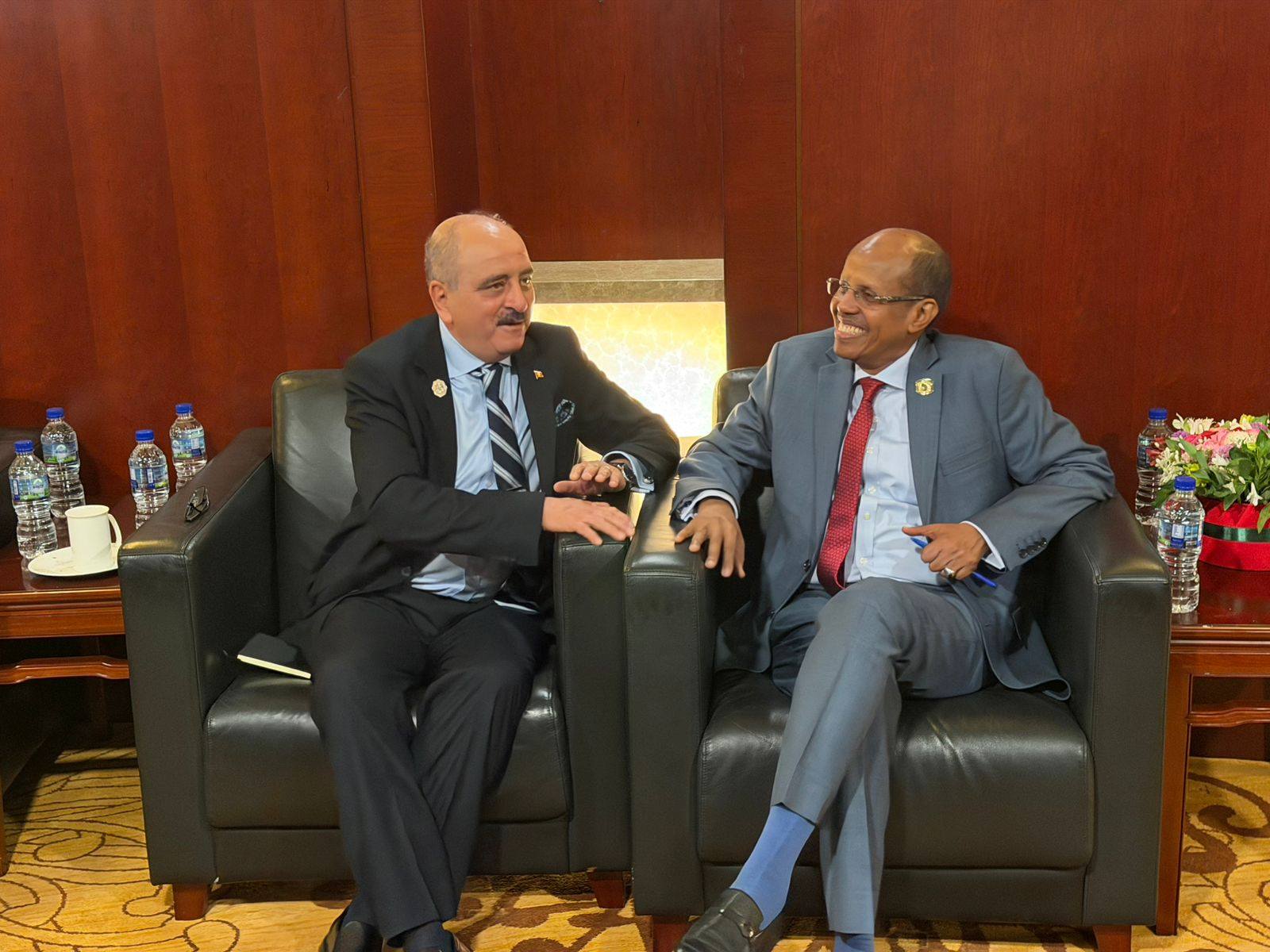 وزير الخارجية يتحادث مع رئيس مفوّضية الاتحاد الأفريقي ومع عدد من نظرائه المشاركين في الدورة العادية للمجلس التنفيذي للاتحاد الإفريقي