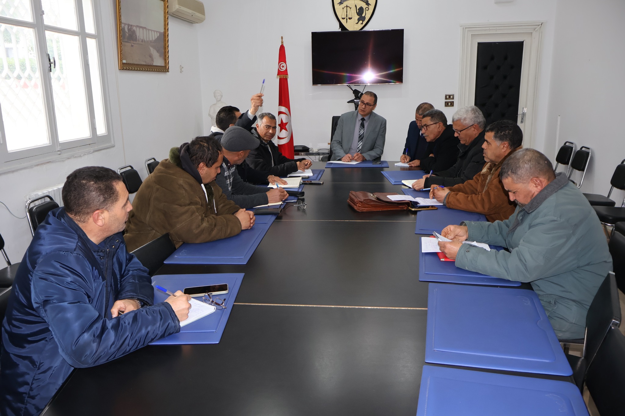 جلسة عمل لتدارس المشاغل التنموية بمعتمدية باجة الجنوبية