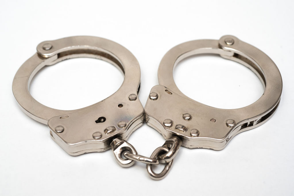 المهدية: إيقاف زوجين بحوزتهما مليون دينار من العملة التونسية والاجنبية داخل سيارتهما.