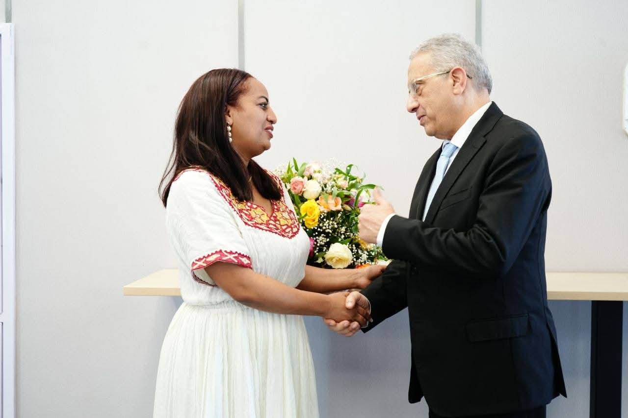 وزير الصحة يتحادث مع نظيرته الإثيوبية ويؤكد الاتفاق على دفع التعاون الصحي نحو مشاريع عملية