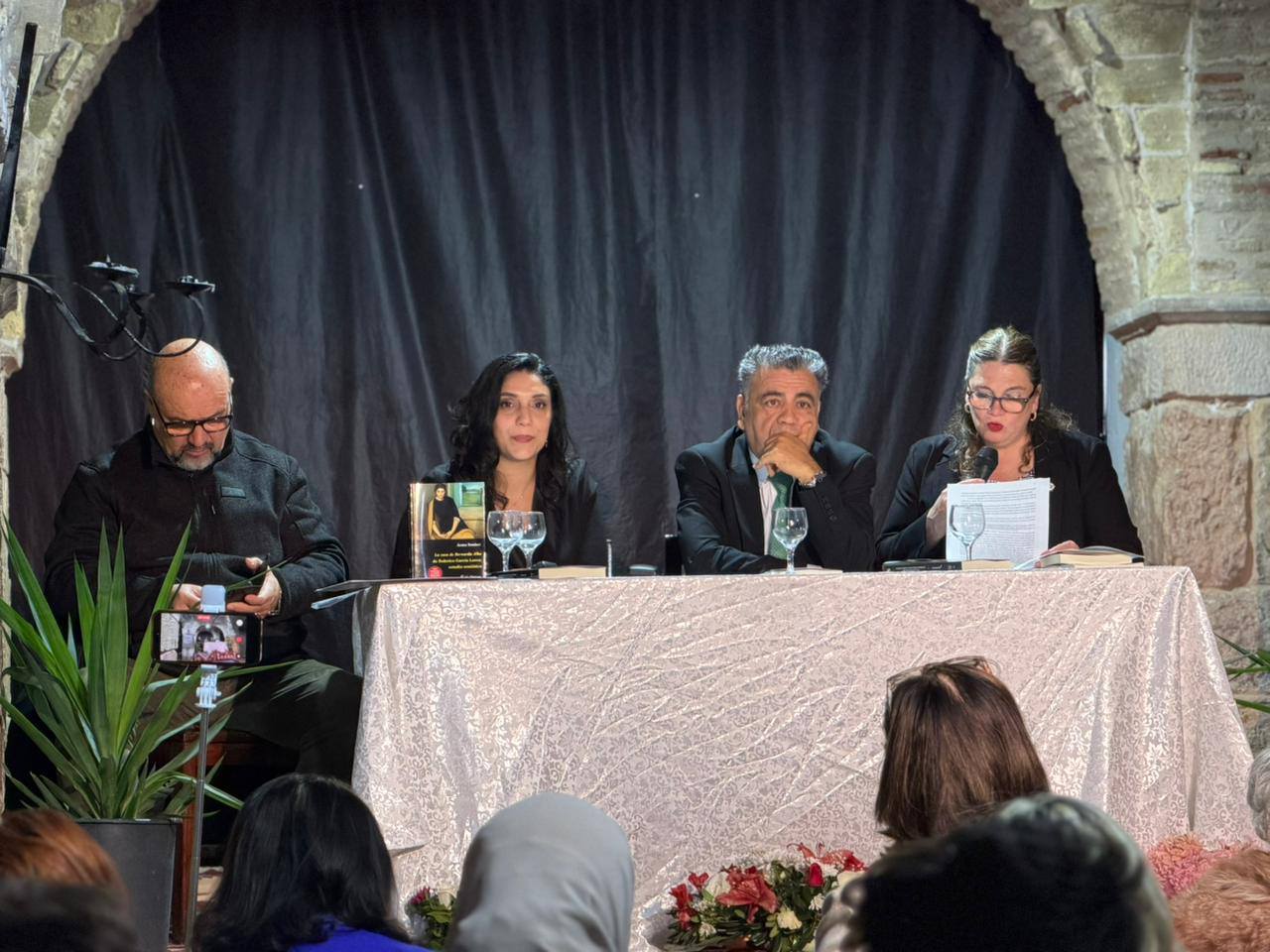 كلية الاداب منوبة: تقديم كتاب الأستاذة "أسماء سويسي" La Casa de Bernado Albo:estudio semiotico