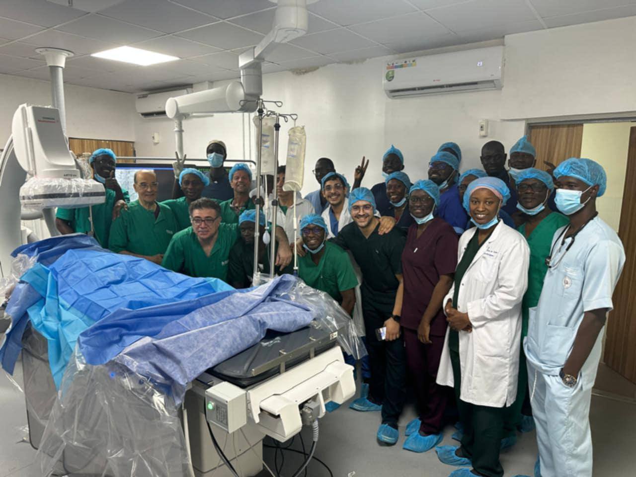أطبّاء من تونس والسينغال يقومون بإجراء 6 عمليات ناجحة بتقنيّات حديثة لتوسيع الصمام الميترالي بالقسطرة  