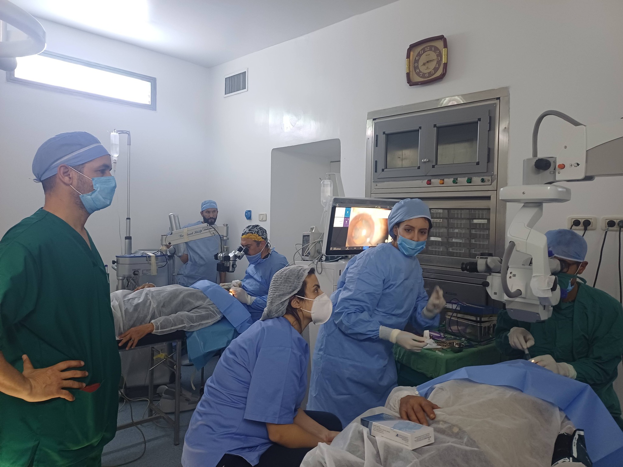 تطاوين: فريق طبّي مشترك من المستشفى الجهوي بتطاوين ونادي البصر يؤمن حملة لجراحة الماء الأبيض بالعين لفائدة 100 منتفع