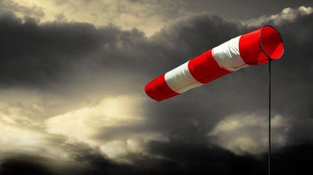 الريح من القطاع الغربي قوية قرب السواحل وقوية نسبيا فمعتدلة ببقية الجهات ليل الاحد