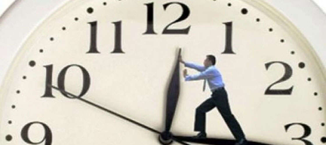 رئاسة الحكومة تضبط توقيت العمل بالإدارات العموميّة والجماعات المحليّة والمؤسّسات العموميّة ذات الصبغة الإداريّة خلال شهر رمضان