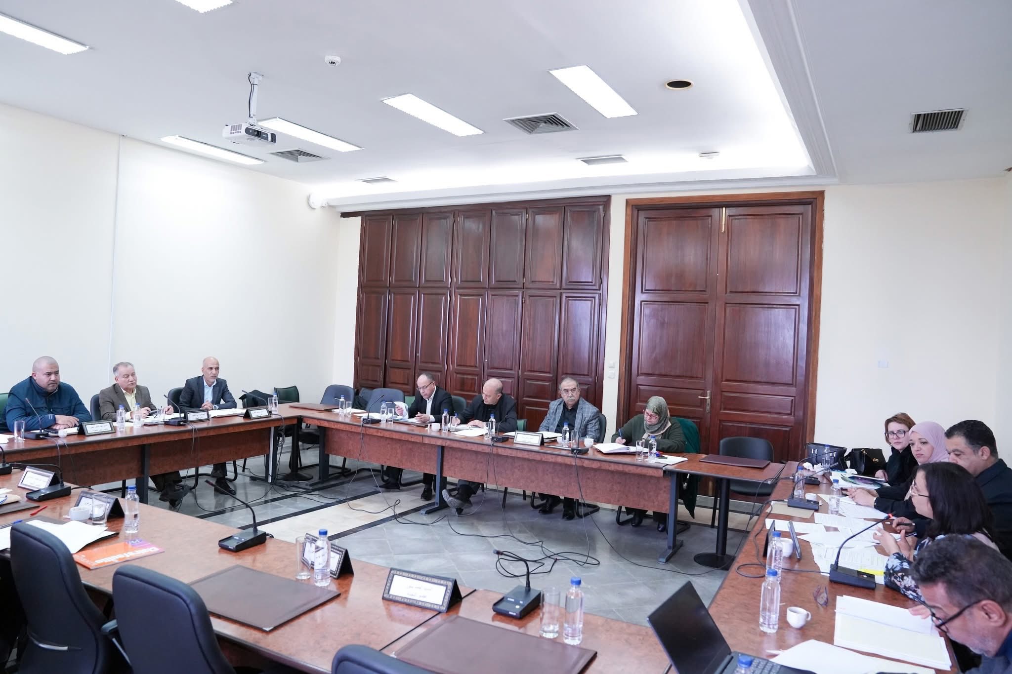 لجنة الصحة وشؤون المرأة بالبرلمان تناقش ثلاثة مقترحات قوانين حول رعاية كبار السن ودعم الأمهات والتمويل العمومي للحضانة العمومية