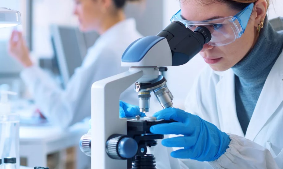 علماء يُطورون جهازا للكشف السريع عن الشيخوخة المبكرة والسرطان