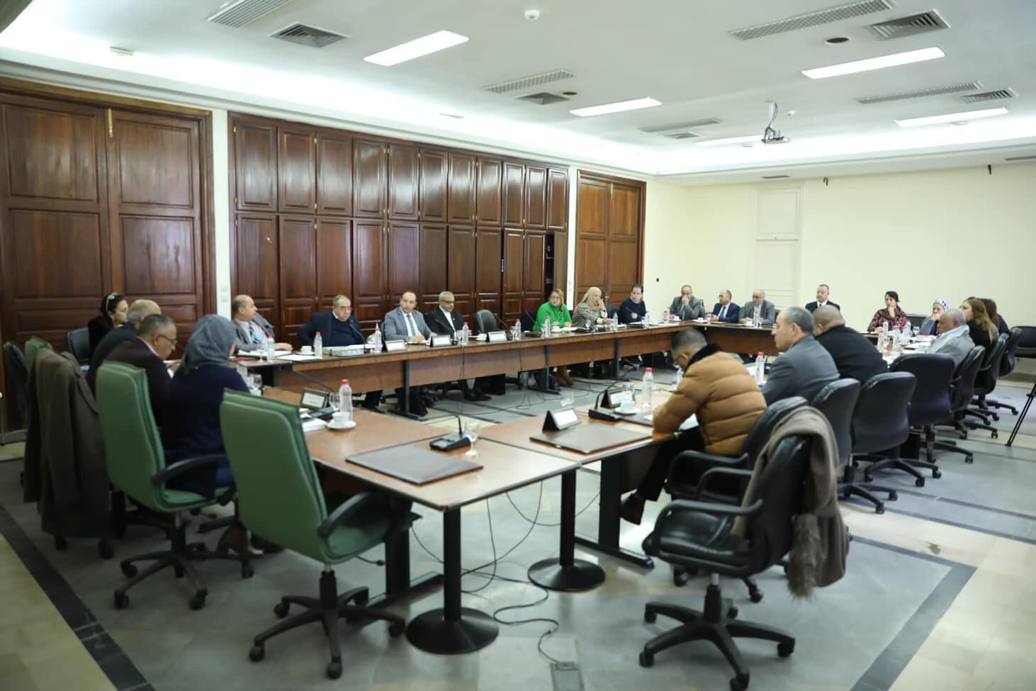 لجنة الصحة تعقد جلسة استماع حول مقترحي قانونين يتعلقان بالمؤسسات العمومية الصحية والنظام الأساسي للشركات التعاونية