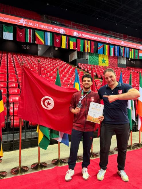 البطولة الافريقية للمبارزة (اليوم الثاني) محمد ادريس فينيش يحرز فضية سلاح الفلوري في الاواسط