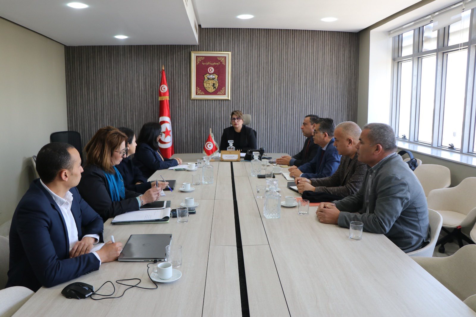 جلسة عمل حول مشروع ميناء المياه العميقة ومنطقة الخدمات اللوجستية بالنفيضة