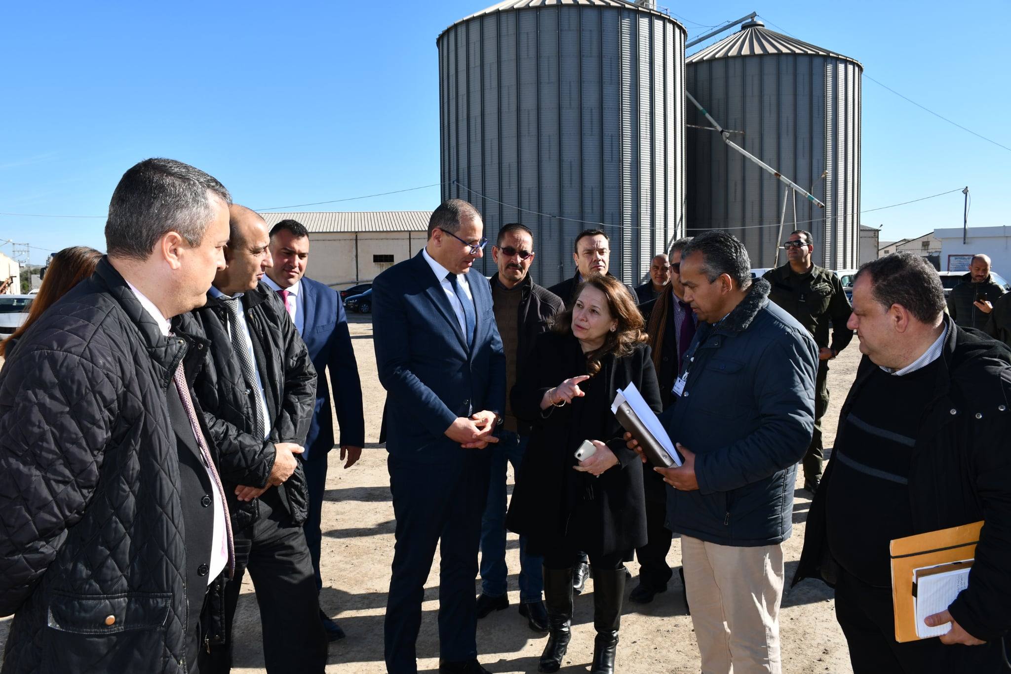 وزيرة الصناعة تعاين الإصلاحات بالشركة التونسية للسكر وتتابع عملية التزود بمادة الأمونيتر بباجة.