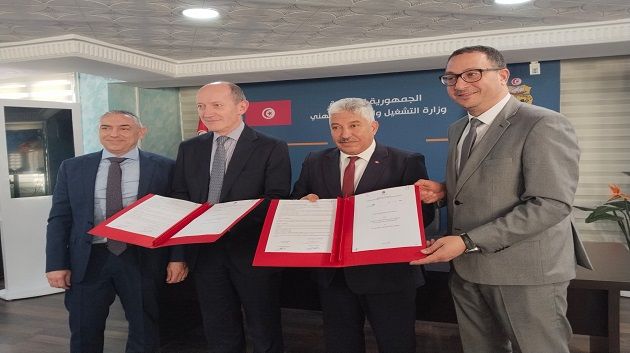 إمضاء اتّفاقية تعاون لدفع نسق التشغيل في قطاع الصناعات الالكترونية بين وكالة التشغيل والمجموعة الاقتصادية ASTEEL FLASH USI الناشطة في مجال الصناعات الالكترونية