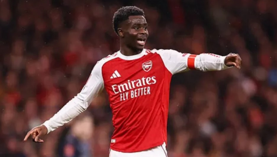 بطولة إنقلترا.. أرسنال يمدد عقد نجمه ساكا حتى عام 2031