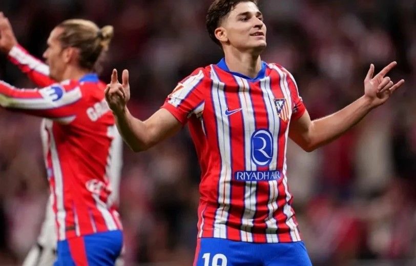 اتليتيكو مدريد يشترط 200 مليون يورو للتخلي عن مهاجمه الأرجنتيني جوليان ألفاريز