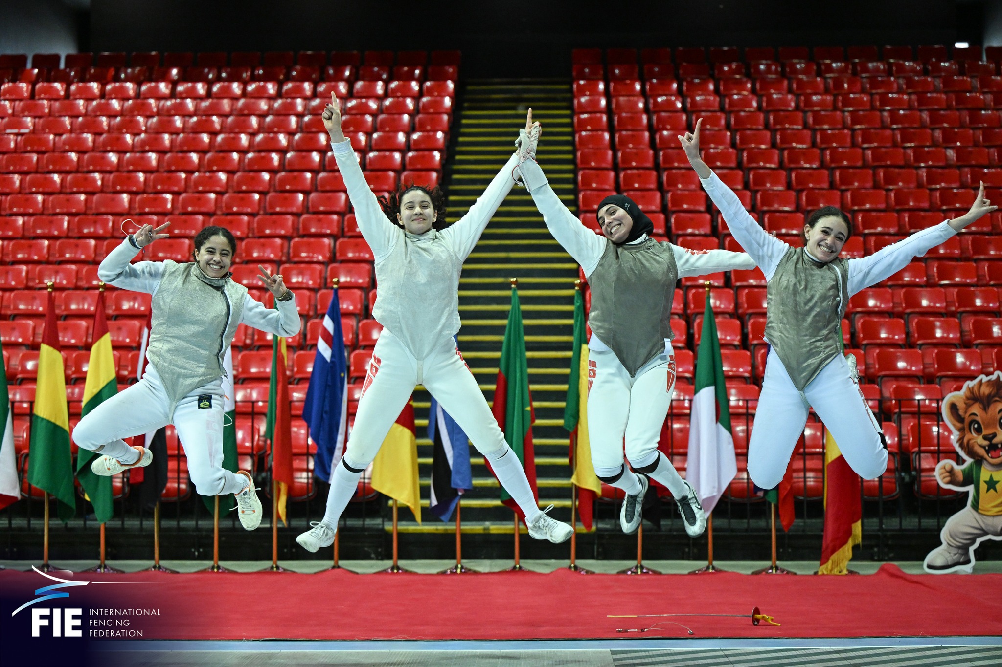 البطولة الإفريقية للمبارزة: تونس تحصد ذهبيتين جديدتين لمنتخب الوسطيات فلوري ويحي العيادي في الأداني سابر