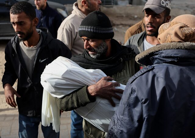 اصابة 3 فلسطينيين بالرصاص الحي في غزة