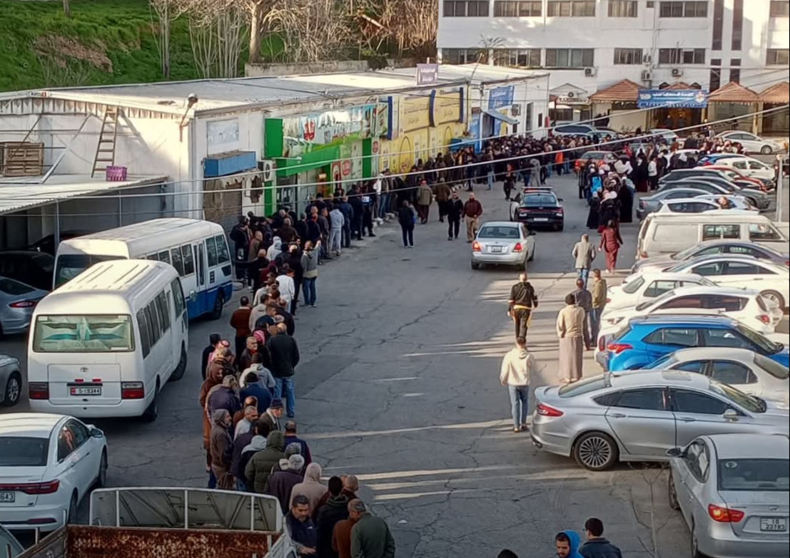 حشود المواطنين في الأردن تقبل على زيت الزيتون التونسي